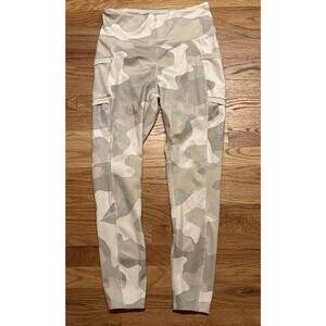 Women’s Columbia Omni Shade Lodge Leggings in Mod Camouflage Size Medium